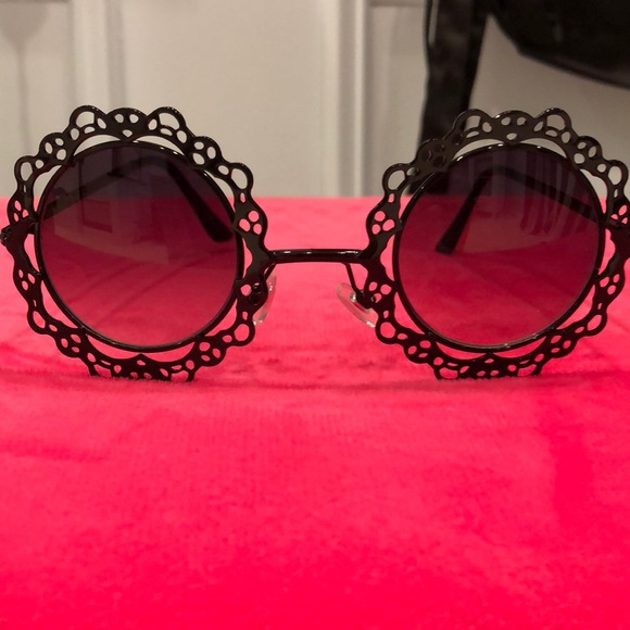 Vintage Style Sunnies - Picture 2 of 6